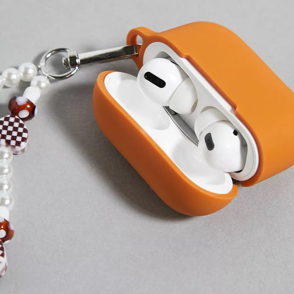 NWT Urban Outfitters Orange Heart Bead AirPods Pro Case - Picture 2 of 8